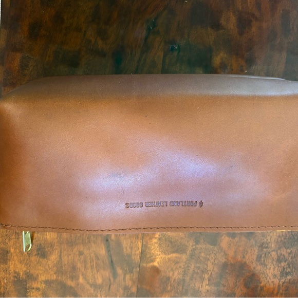Portland Leather Utility Bag Honey - Picture 3 of 5